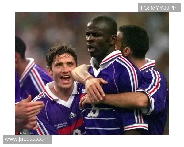 足球明星奔袭巴黎背后的故事与他的人生轨迹揭秘